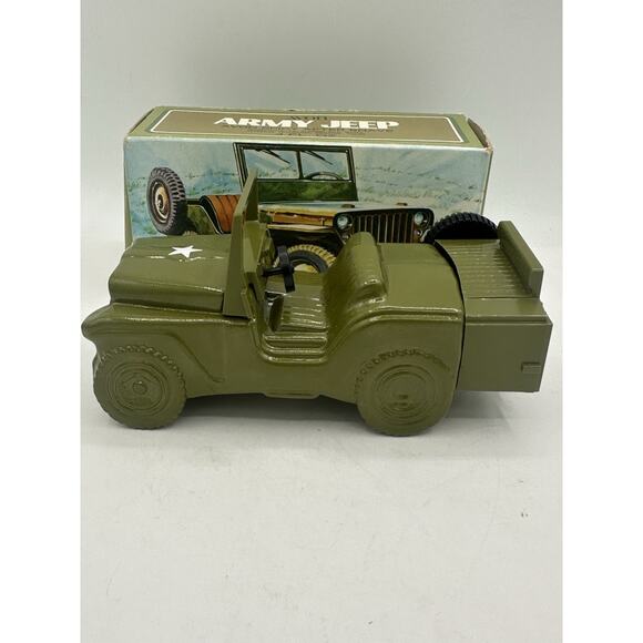 AVON Green Army Jeep Spicy Aftershave Decanter Full USA - Picture 3 of 5